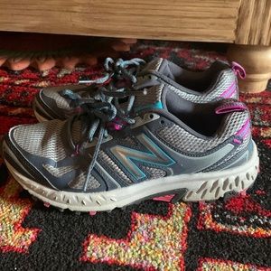 NEW BALANCE Women’s Trail sneakers. Sz 6.5